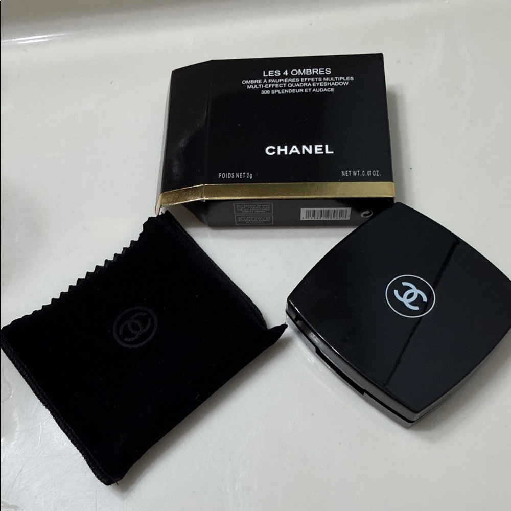 CHANEL Les 4 Ombres Black Compact